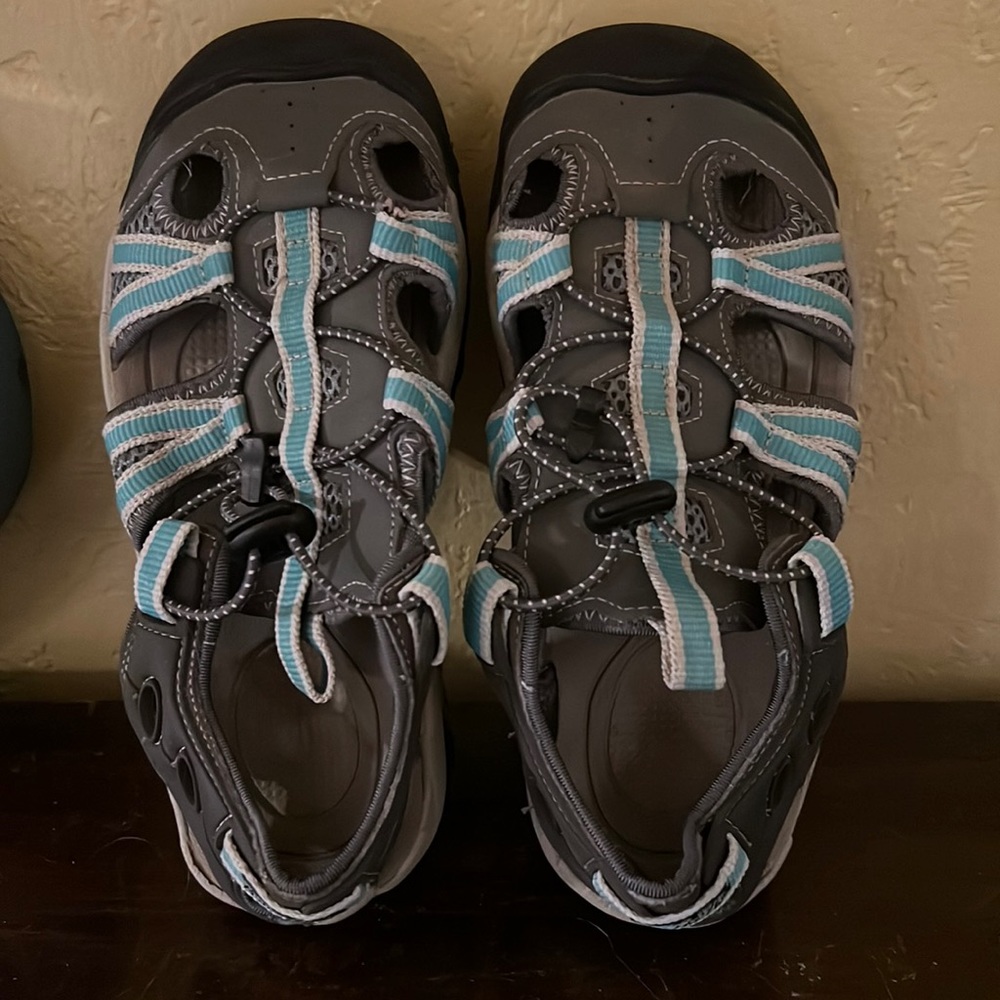 Worldwide, sportsman sandals size 6